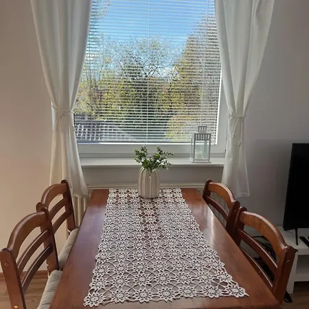 Apartment, 100 M From The Sea דירה
